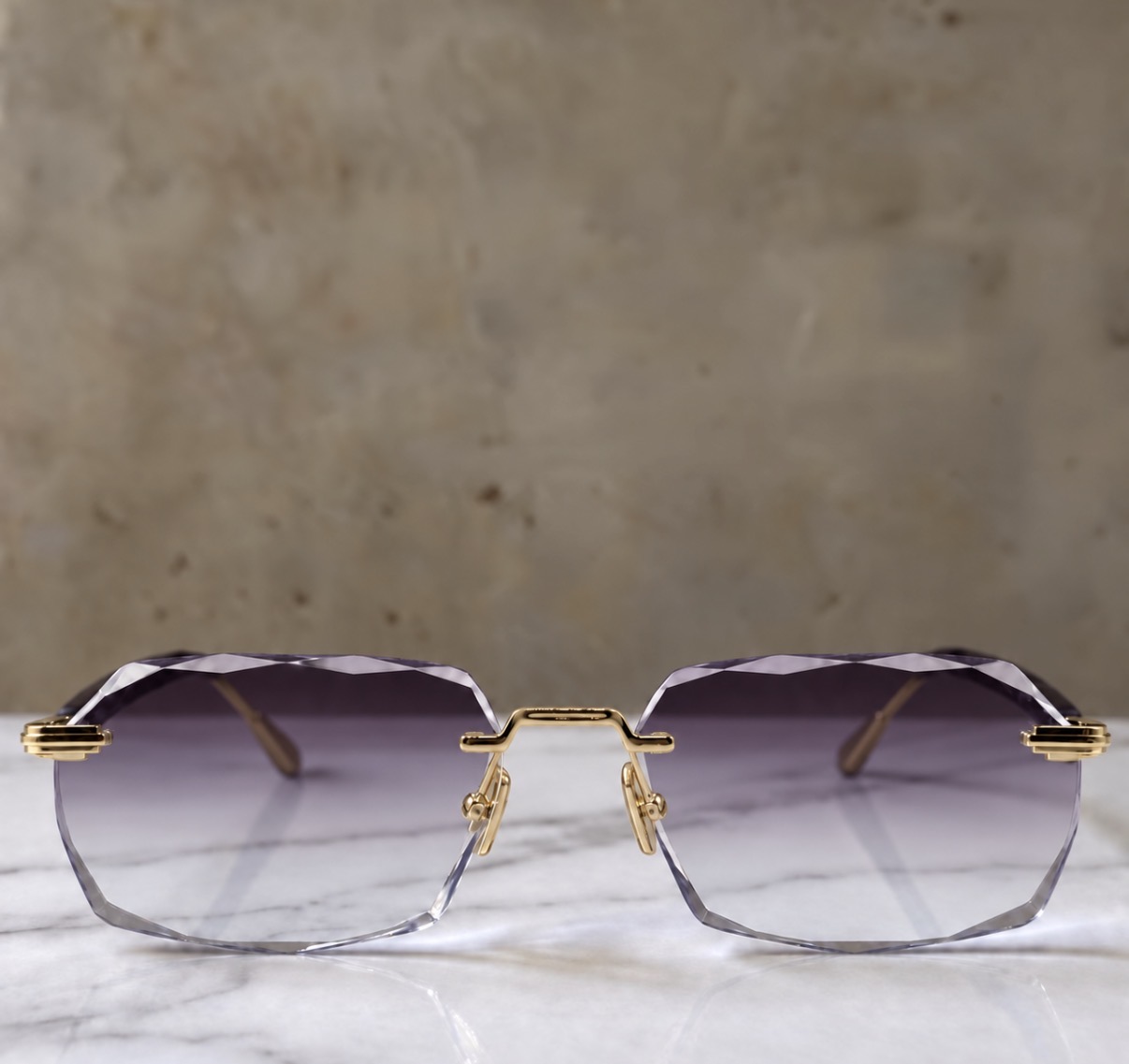 Dior bril met paarse custom glazen en goudkleurige details